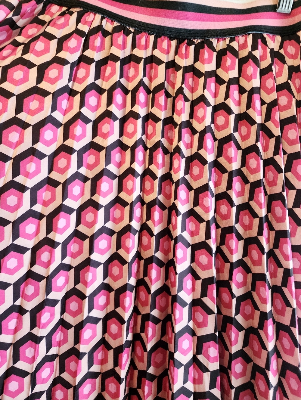 GALLERY GEOMETRIC DESIGN PLEATED MIDI SKIRT PINK WHITE SIZE SMALL IMPORTED BRAND - Picture 8 of 12